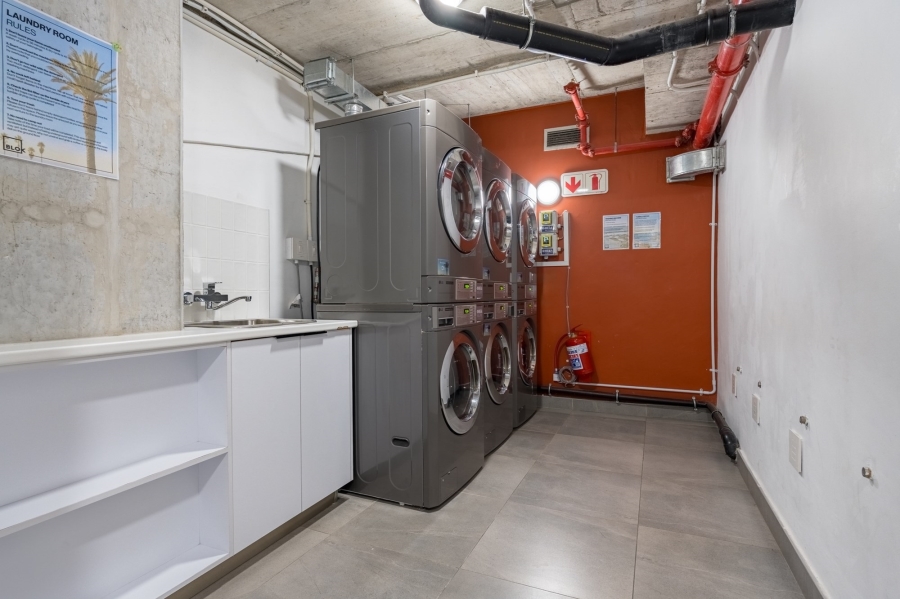 1 Bedroom Property for Sale in Sea Point Western Cape